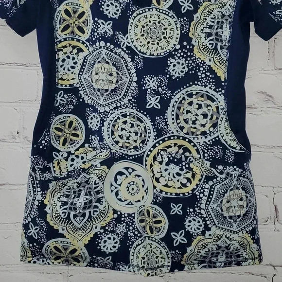 Healing Hands Premiere Scrub Top Pattern Size Small - Picture 4 of 15